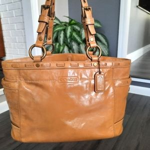 COACH 11500 GALLERY LACED TURNLOCK SOHO FAWN PATENT LEATHER SHOPPER TOTE BAG